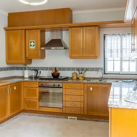 Дом отдыха Santa - 3 Bedrooms & Bbq *